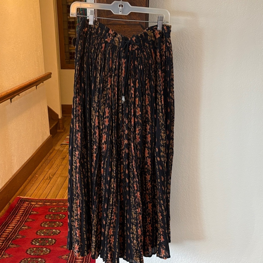 Floral Black and Brown Pleated Skirt
